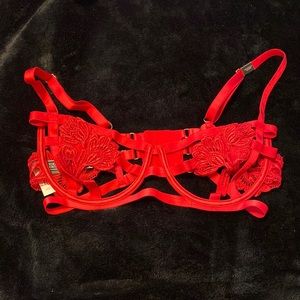 New never worn Victoria’s Secret very sexy balconet 36DD